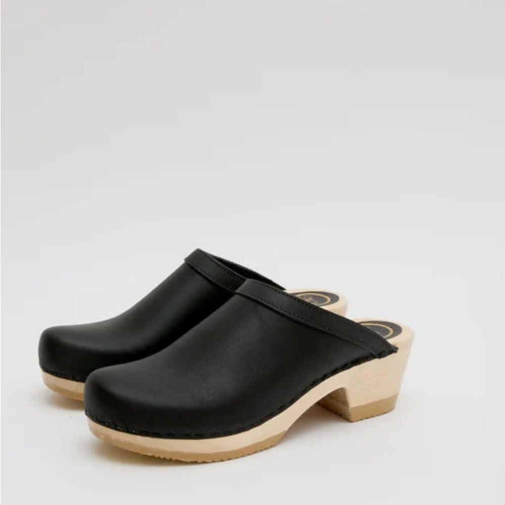 No.6 clogs